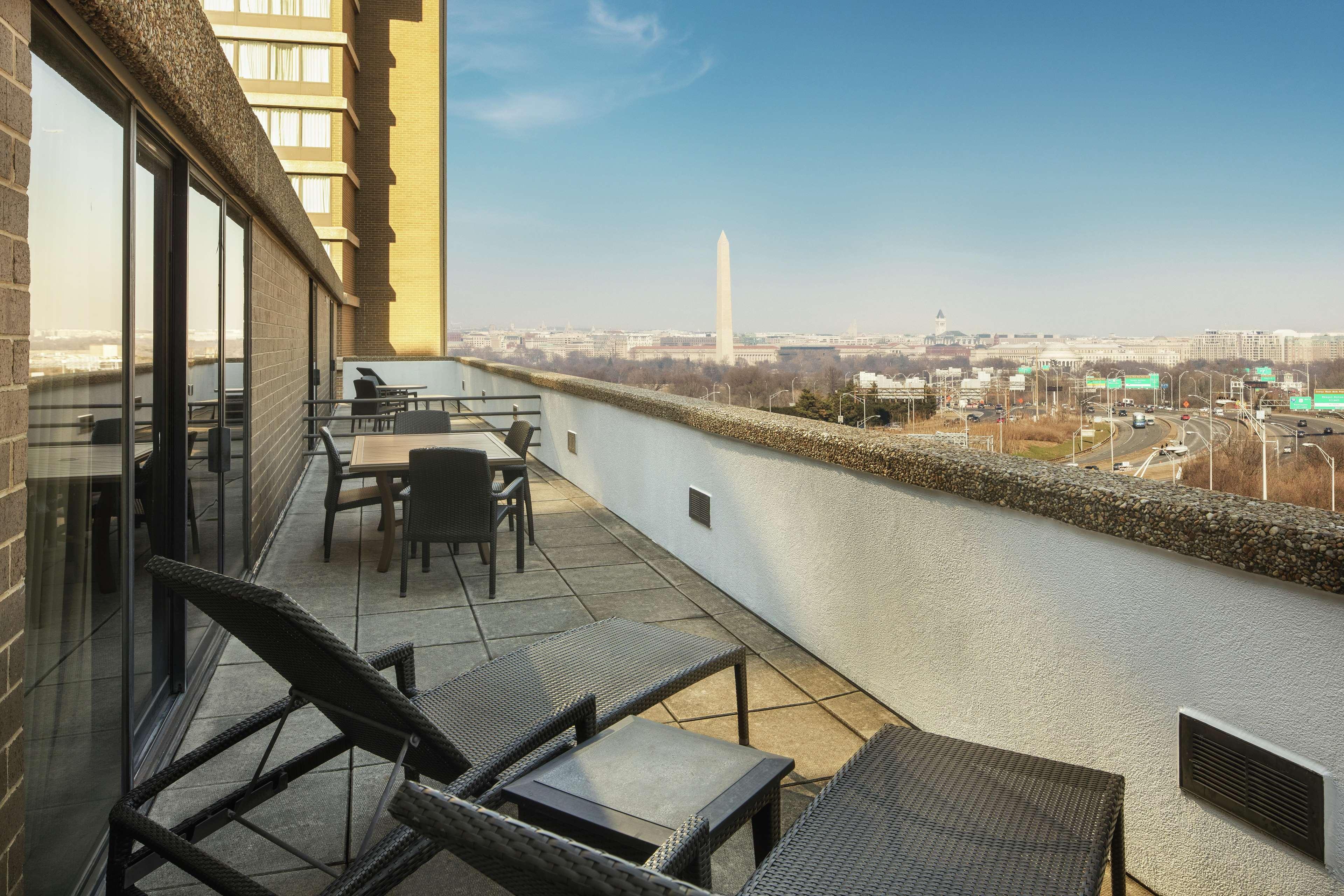 Doubletree By Hilton Washington Dc - Crystal City Arlington Exteriör bild