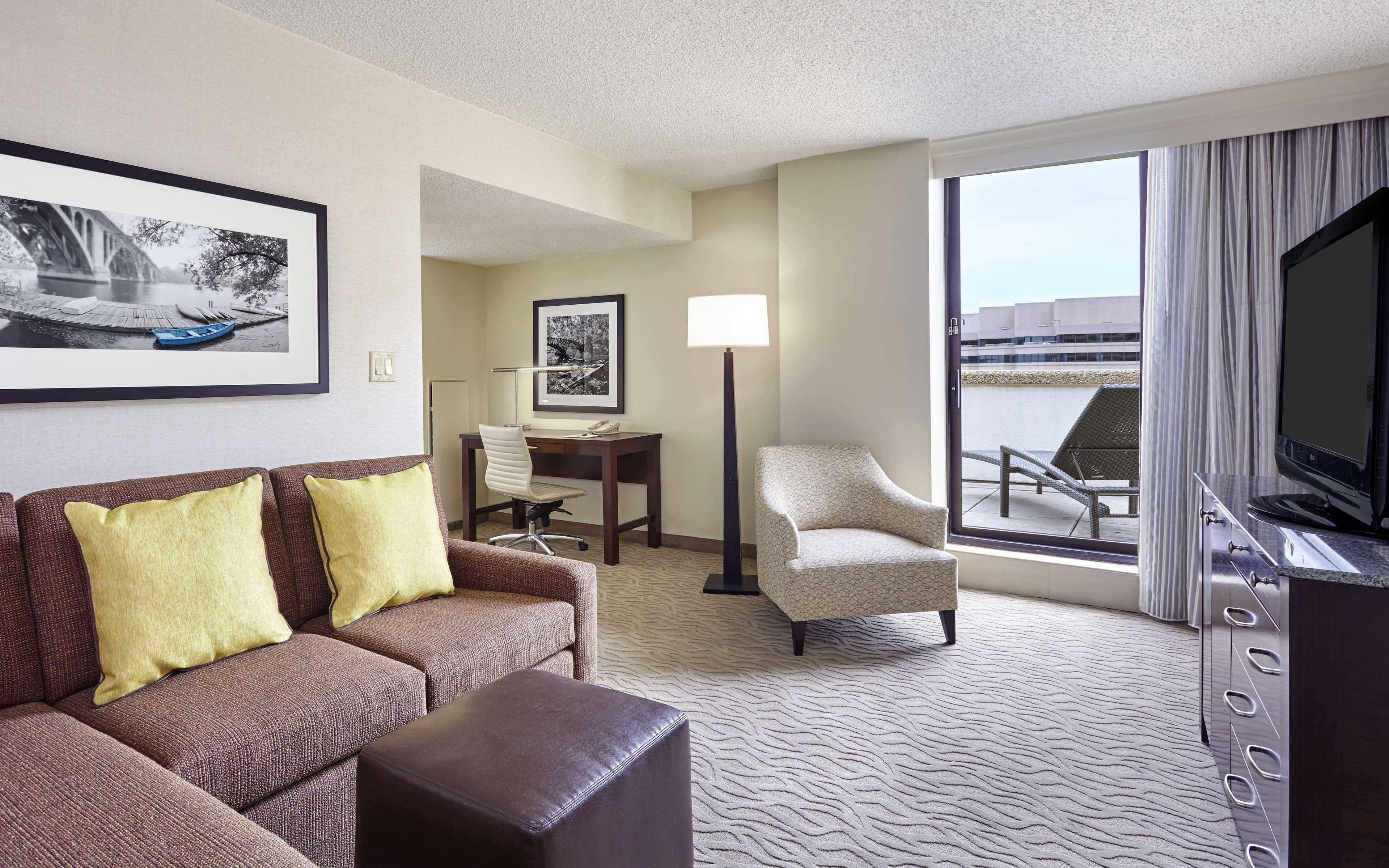 Doubletree By Hilton Washington Dc - Crystal City Arlington Exteriör bild