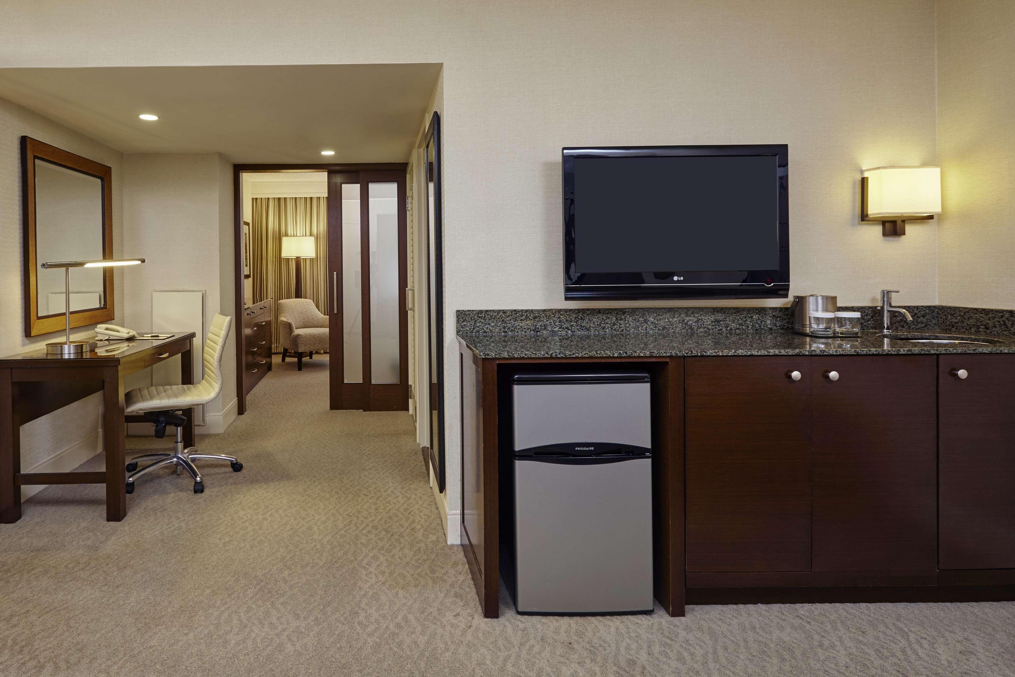 Doubletree By Hilton Washington Dc - Crystal City Arlington Exteriör bild