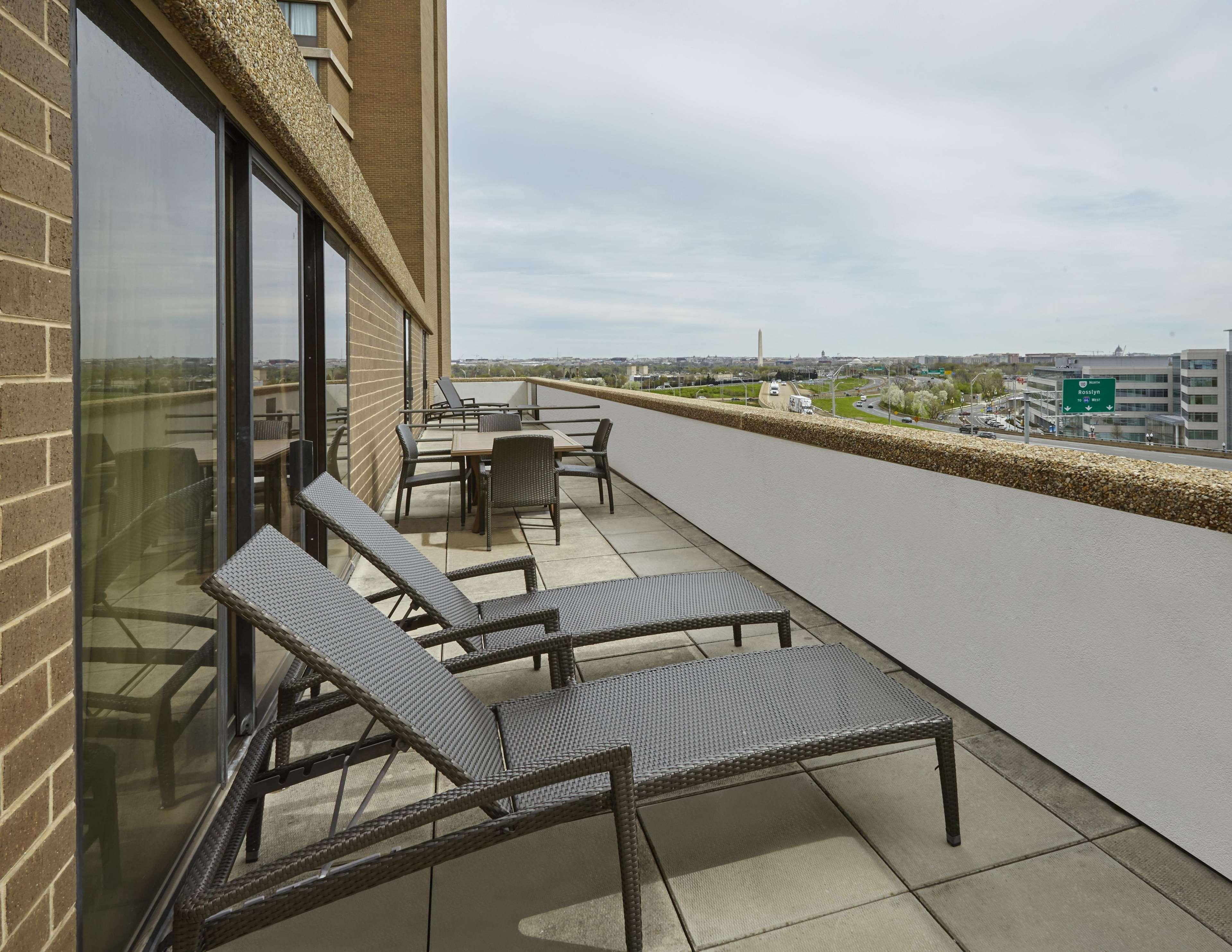 Doubletree By Hilton Washington Dc - Crystal City Arlington Exteriör bild