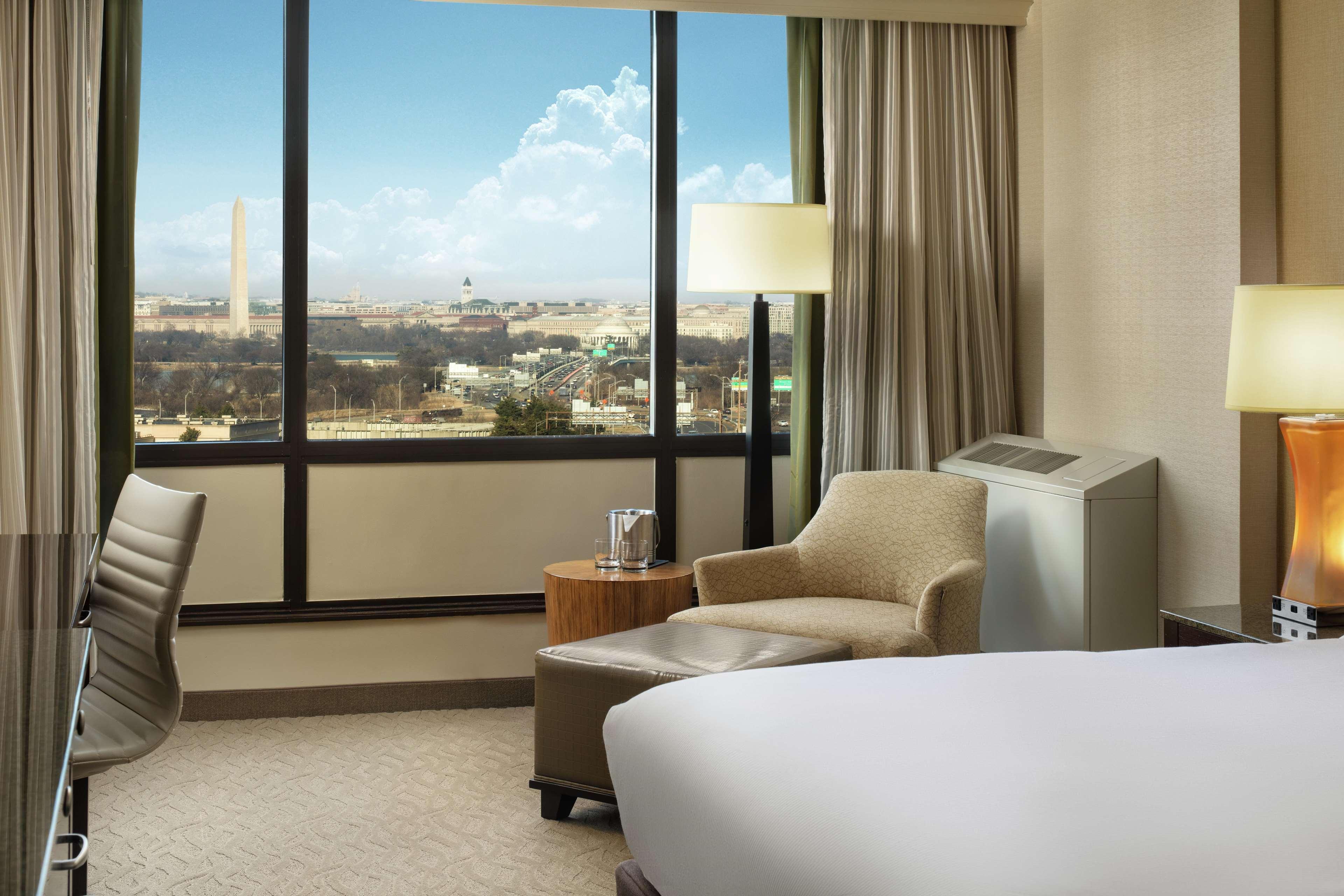 Doubletree By Hilton Washington Dc - Crystal City Arlington Exteriör bild