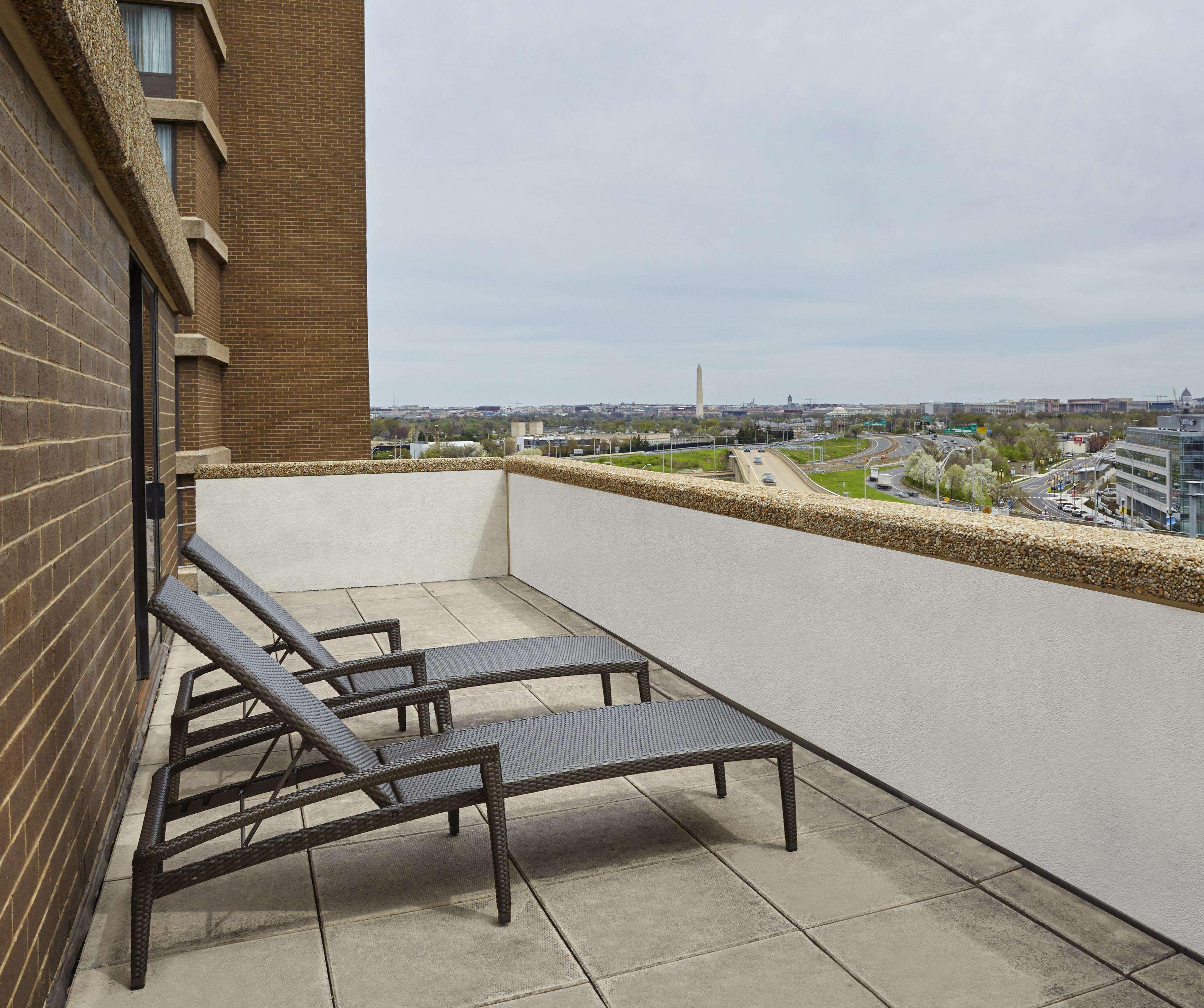 Doubletree By Hilton Washington Dc - Crystal City Arlington Exteriör bild