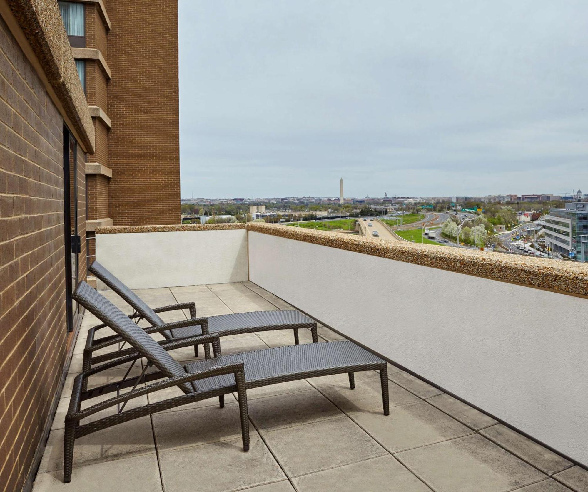 Doubletree By Hilton Washington Dc - Crystal City Arlington Exteriör bild