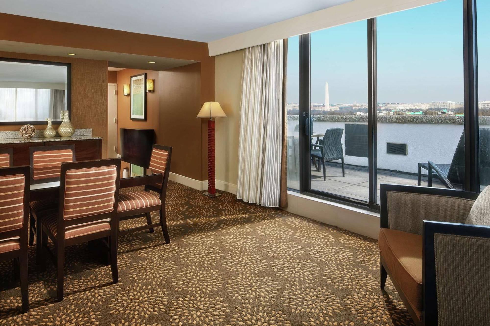 Doubletree By Hilton Washington Dc - Crystal City Arlington Exteriör bild