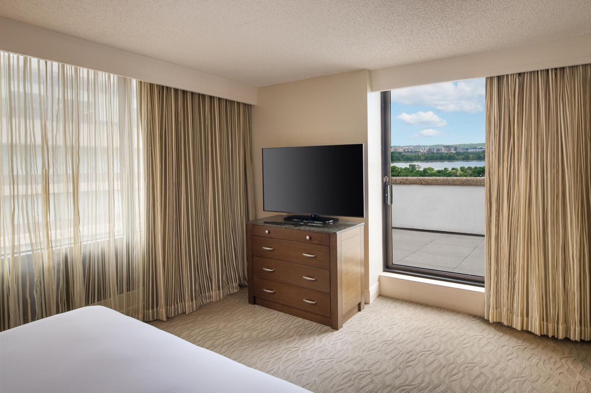 Doubletree By Hilton Washington Dc - Crystal City Arlington Exteriör bild