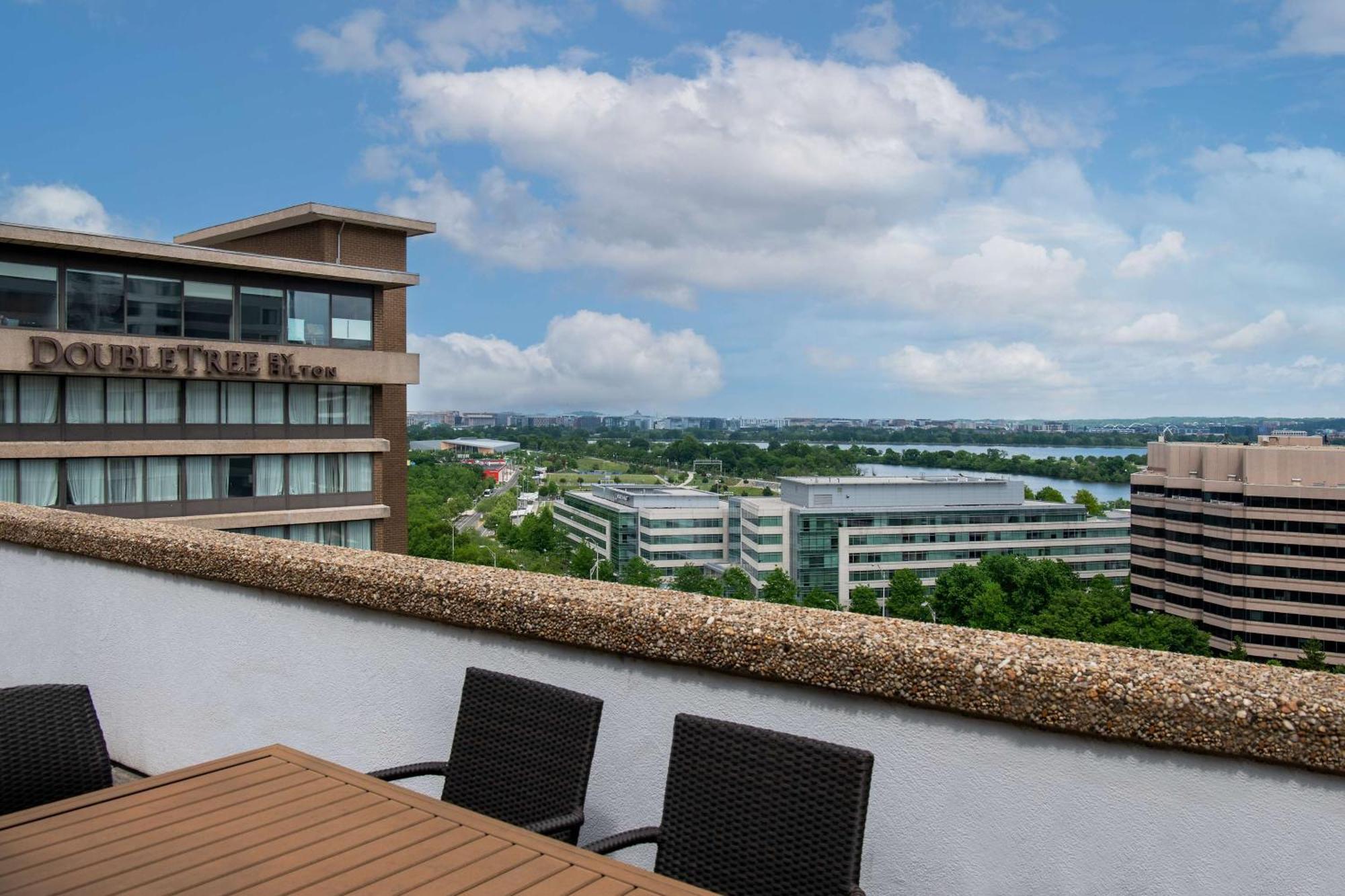 Doubletree By Hilton Washington Dc - Crystal City Arlington Exteriör bild