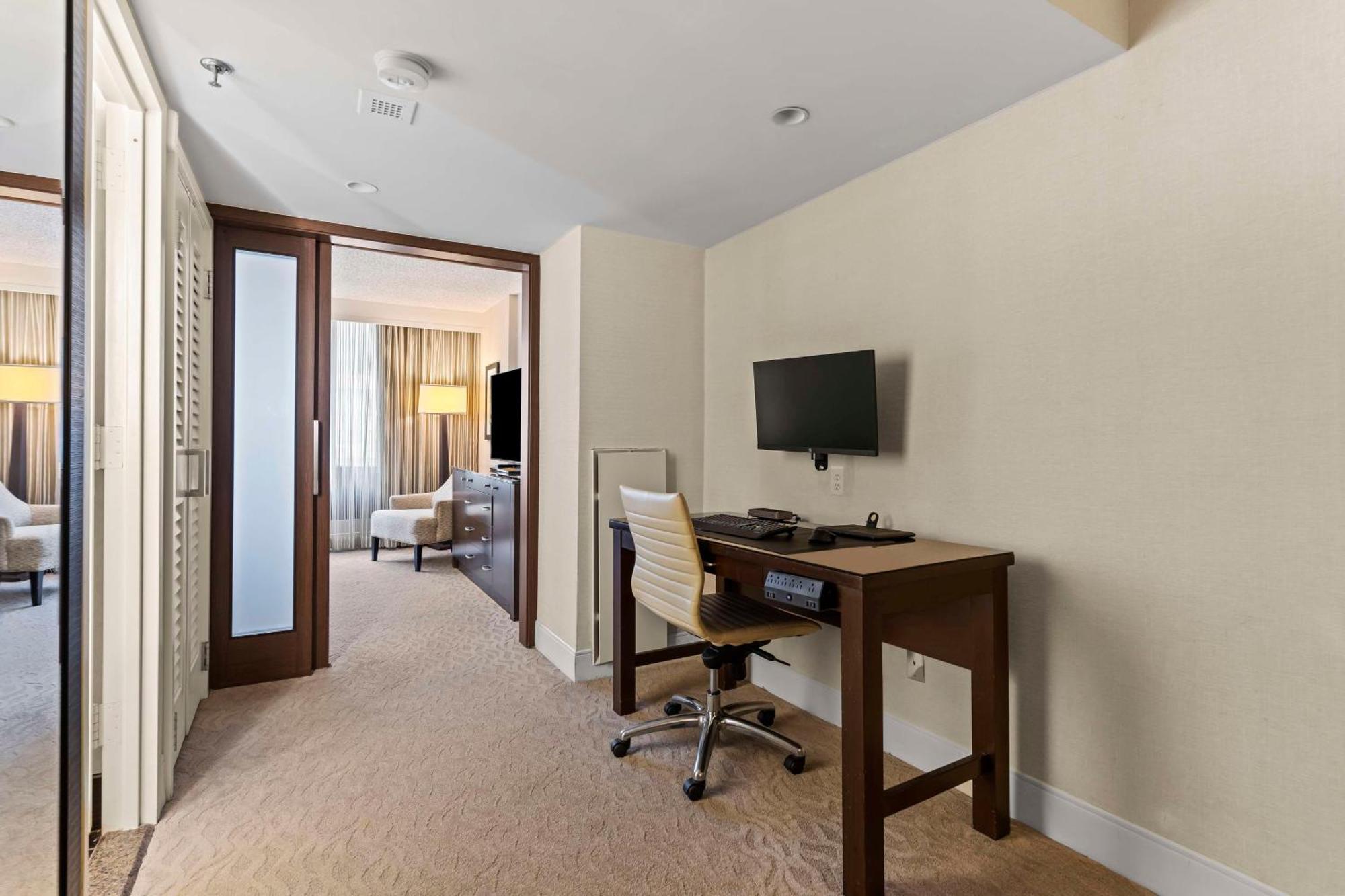 Doubletree By Hilton Washington Dc - Crystal City Arlington Exteriör bild
